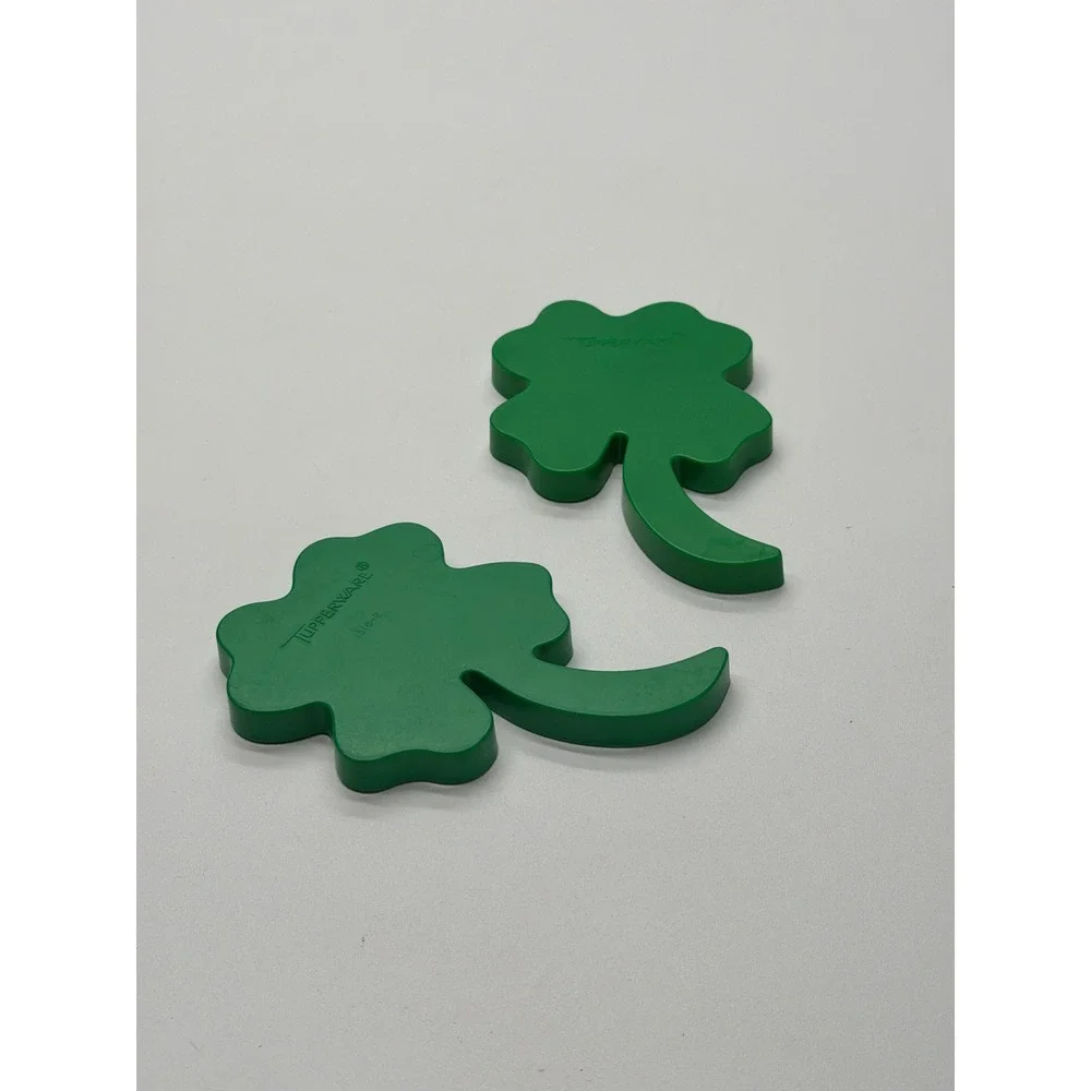 Tupperware Vintage Green Shamrock Cookie‎ Cutters Set of 2 4 Leaf Clover 1316-4